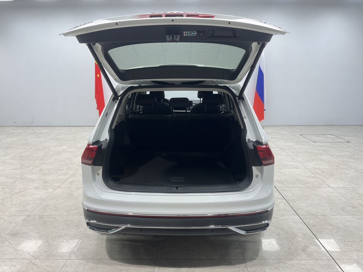 Volkswagen Tiguan 2022 - фото автомобиля