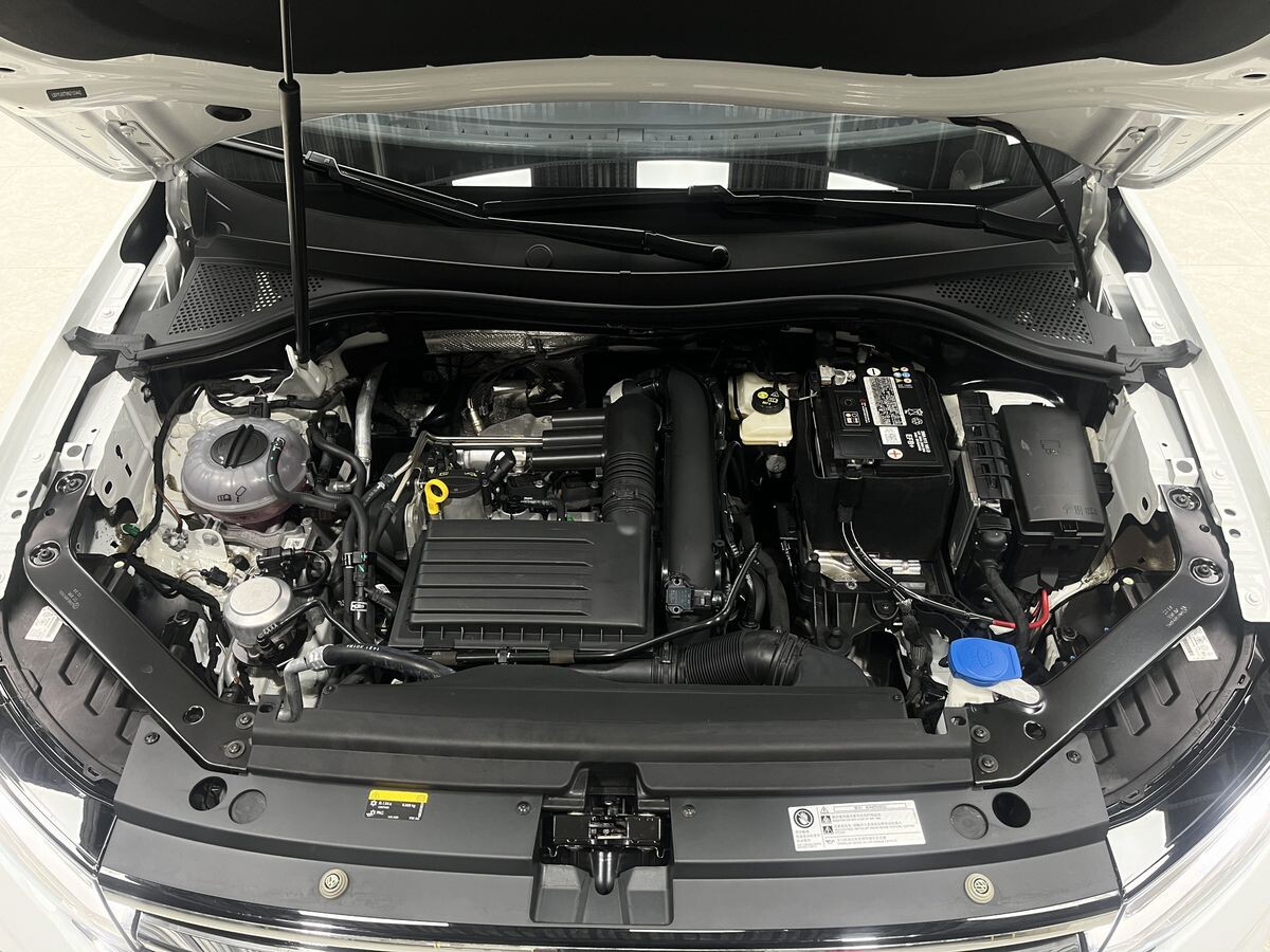 Volkswagen Tiguan 2022 - фото автомобиля