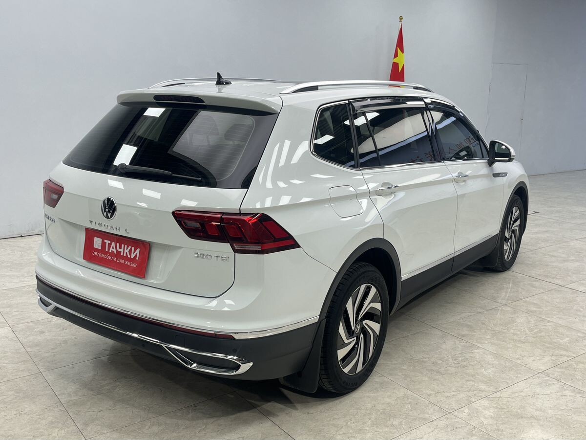 Volkswagen Tiguan 2022 - фото автомобиля