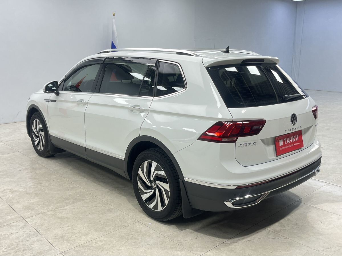 Volkswagen Tiguan 2022 - фото автомобиля