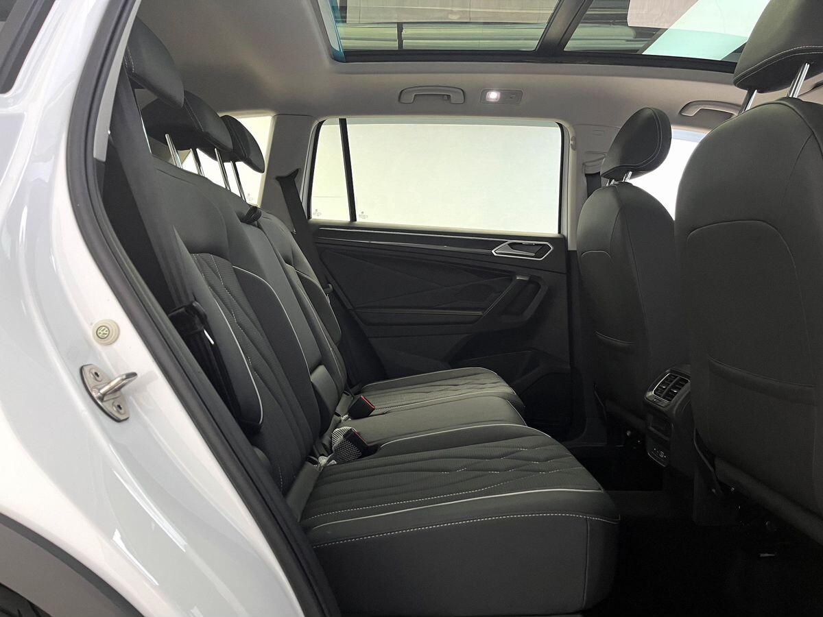 Volkswagen Tiguan 2022 - фото автомобиля