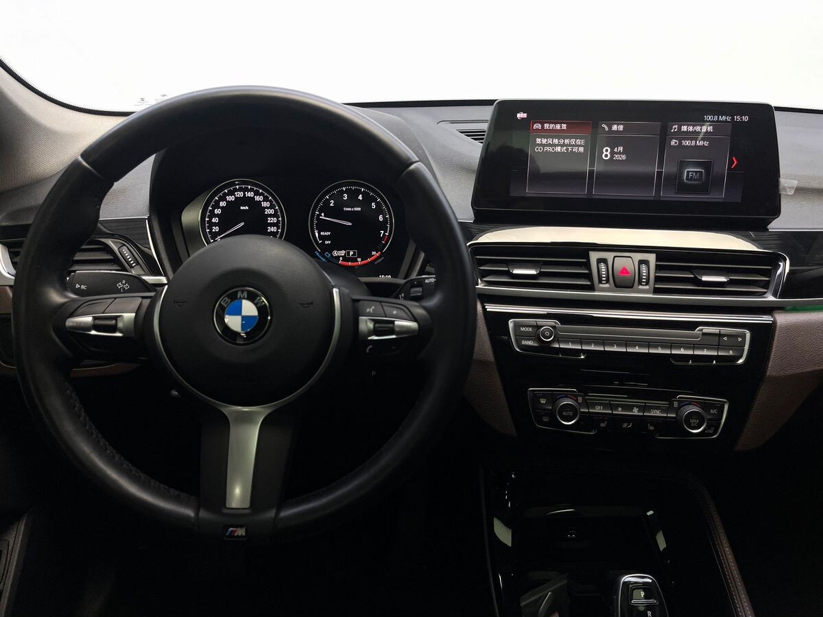 BMW X1 2022 - фото автомобиля