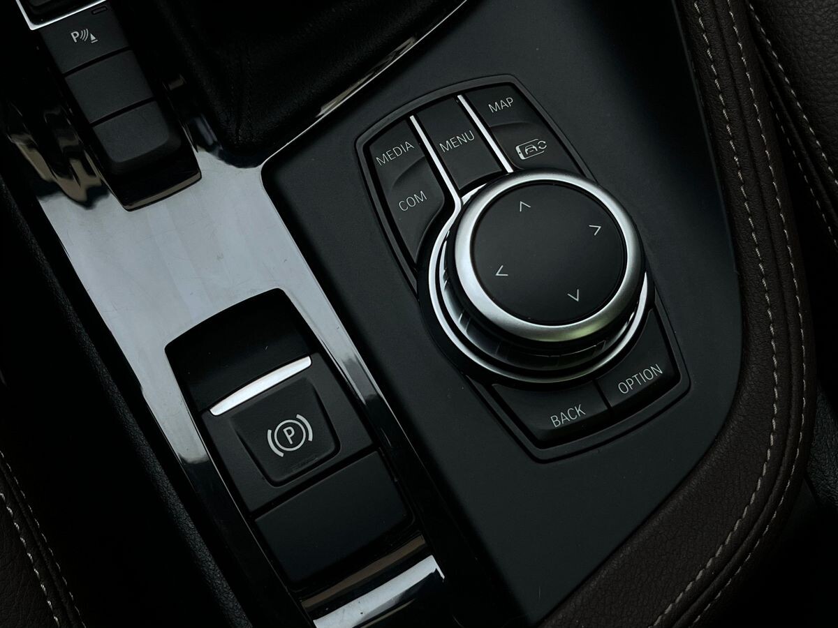 BMW X1 2022 - фото автомобиля