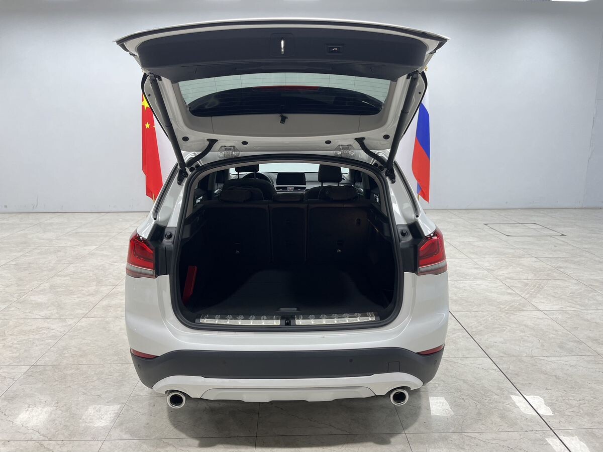 BMW X1 2022 - фото автомобиля
