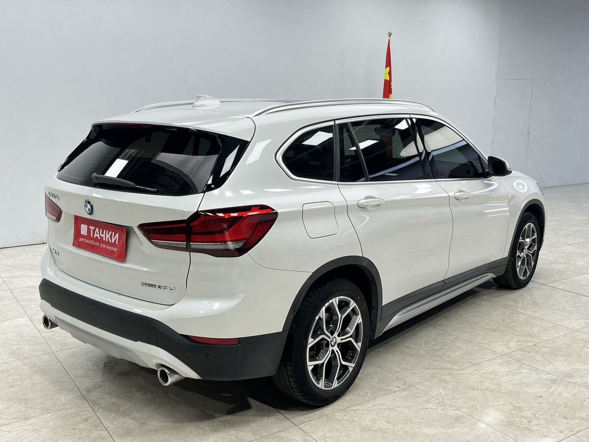 BMW X1 2022 - фото автомобиля