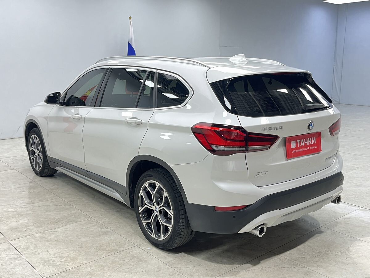 BMW X1 2022 - фото автомобиля