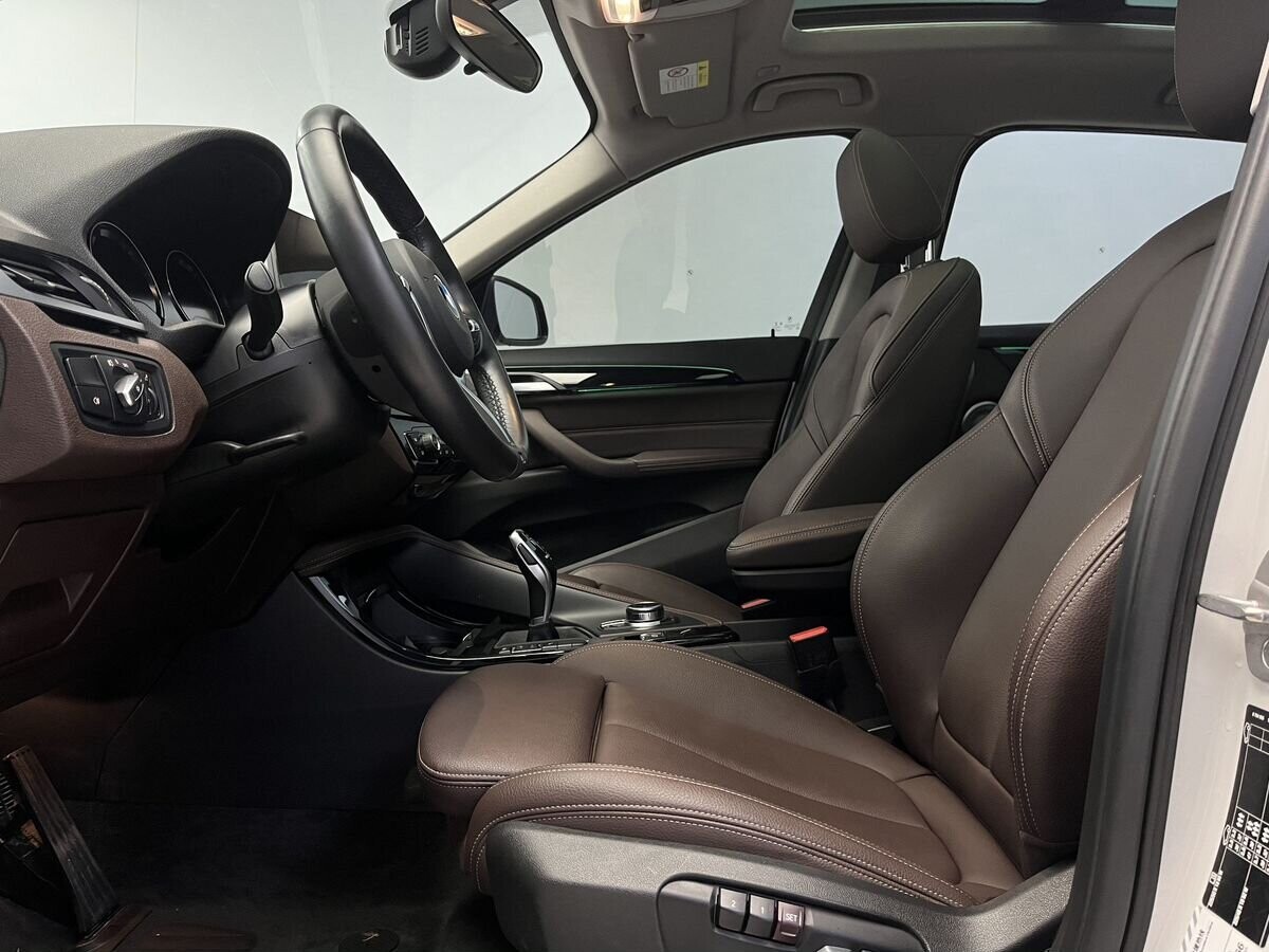 BMW X1 2022 - фото автомобиля