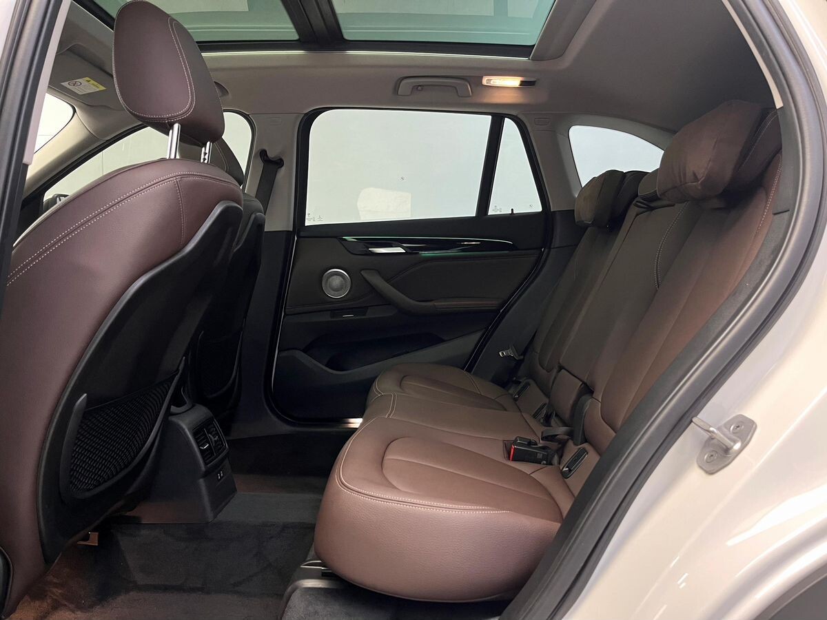 BMW X1 2022 - фото автомобиля