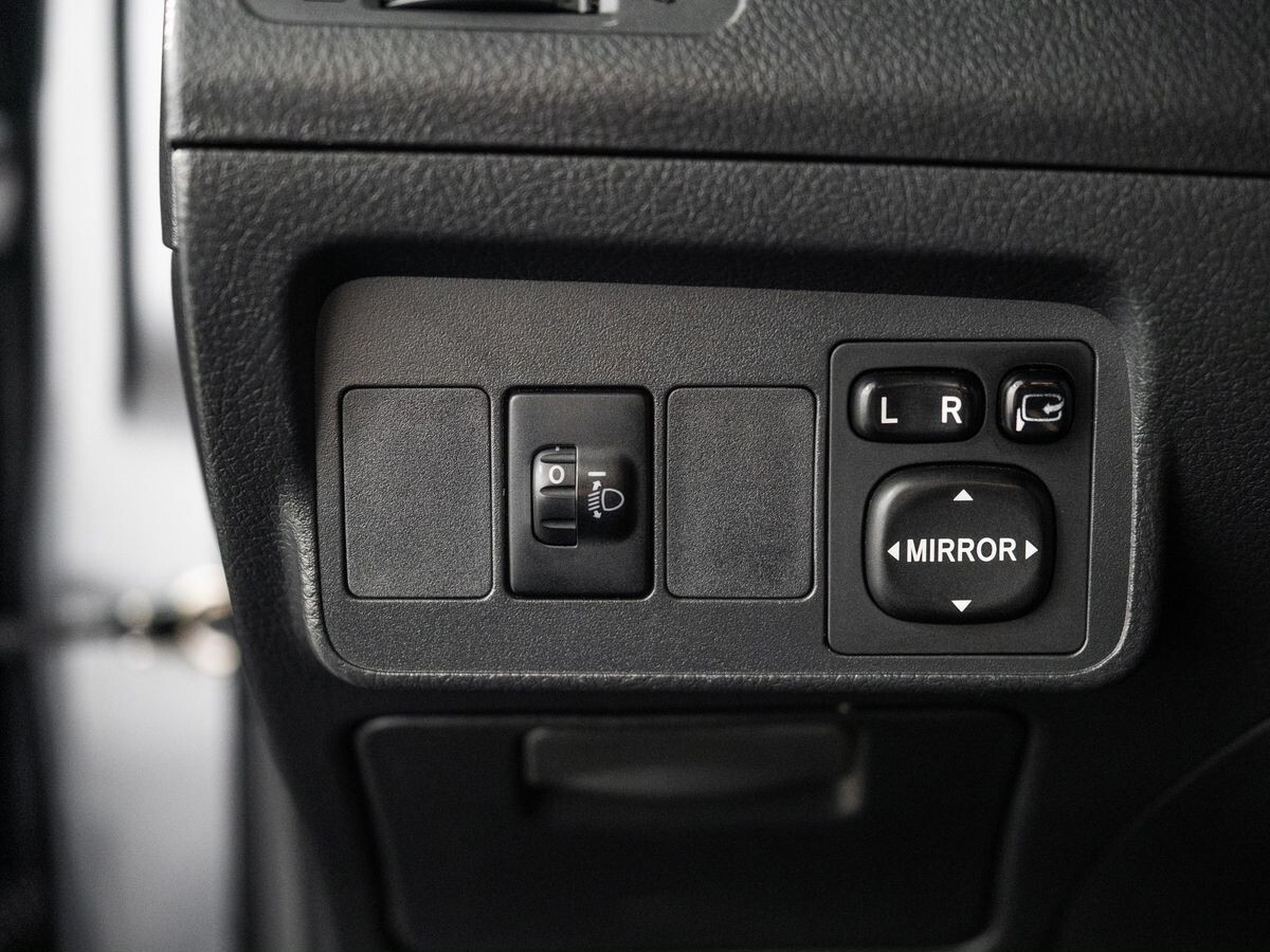 Toyota Corolla 2011 - фото автомобиля