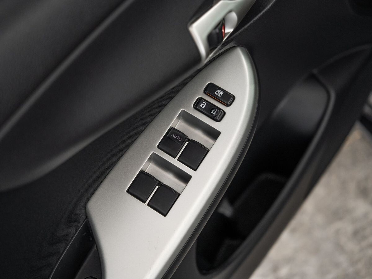 Toyota Corolla 2011 - фото автомобиля