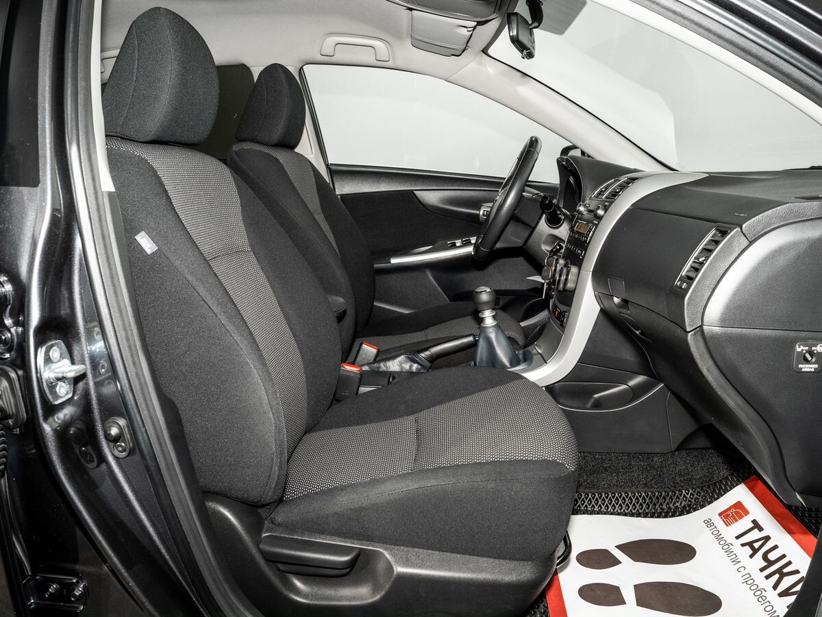 Toyota Corolla 2011 - фото автомобиля