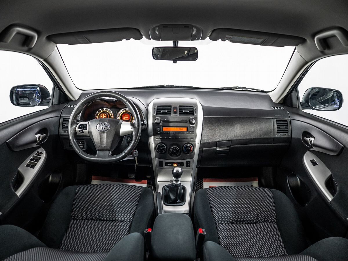 Toyota Corolla 2011 - фото автомобиля