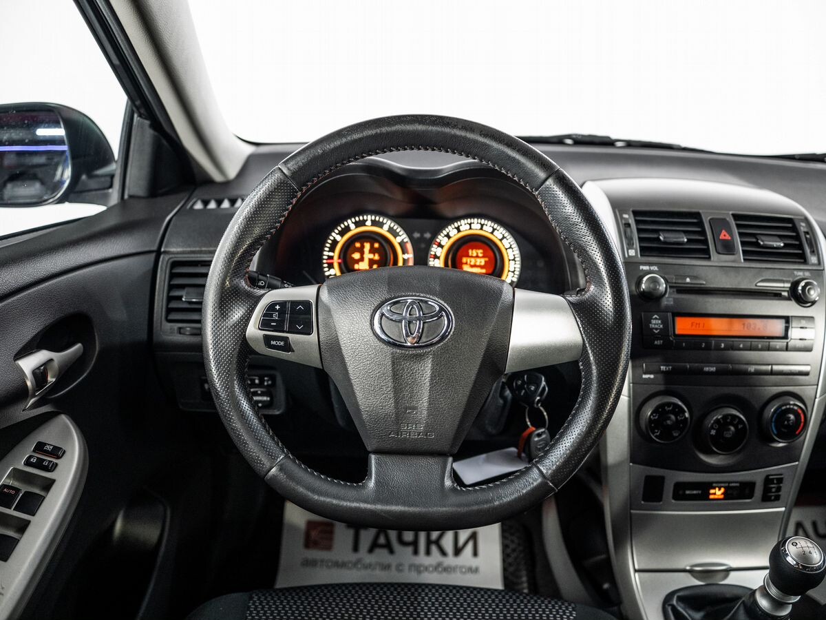 Toyota Corolla 2011 - фото автомобиля