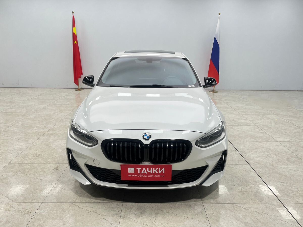 BMW 1-Series 2022 - фото автомобиля