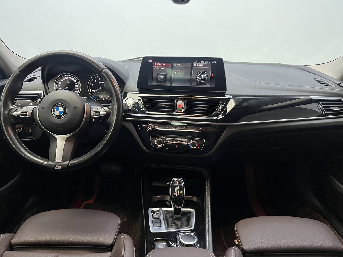 BMW 1-Series 2022 - фото автомобиля