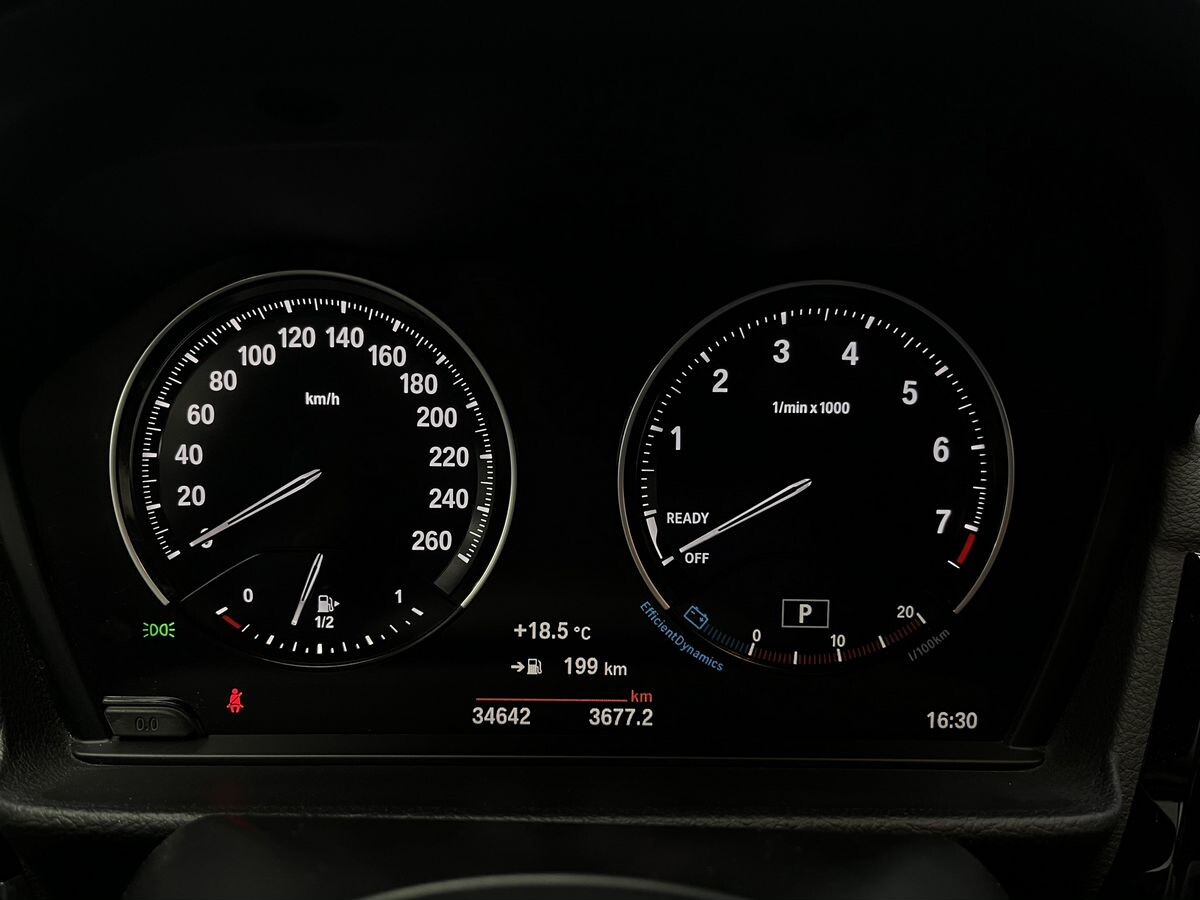 BMW 1-Series 2022 - фото автомобиля