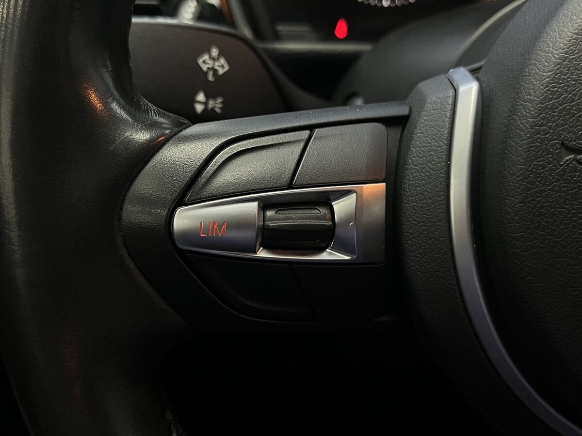 BMW 1-Series 2022 - фото автомобиля