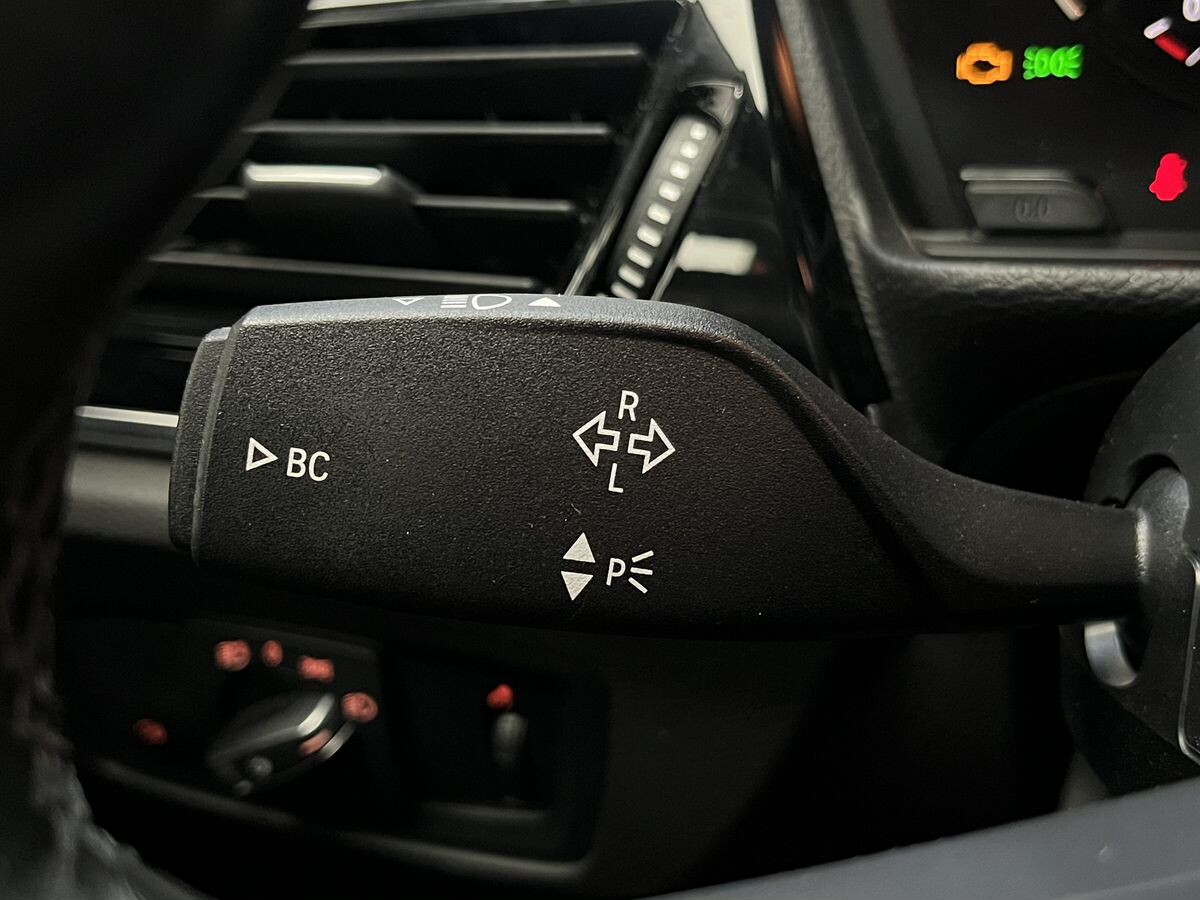 BMW 1-Series 2022 - фото автомобиля