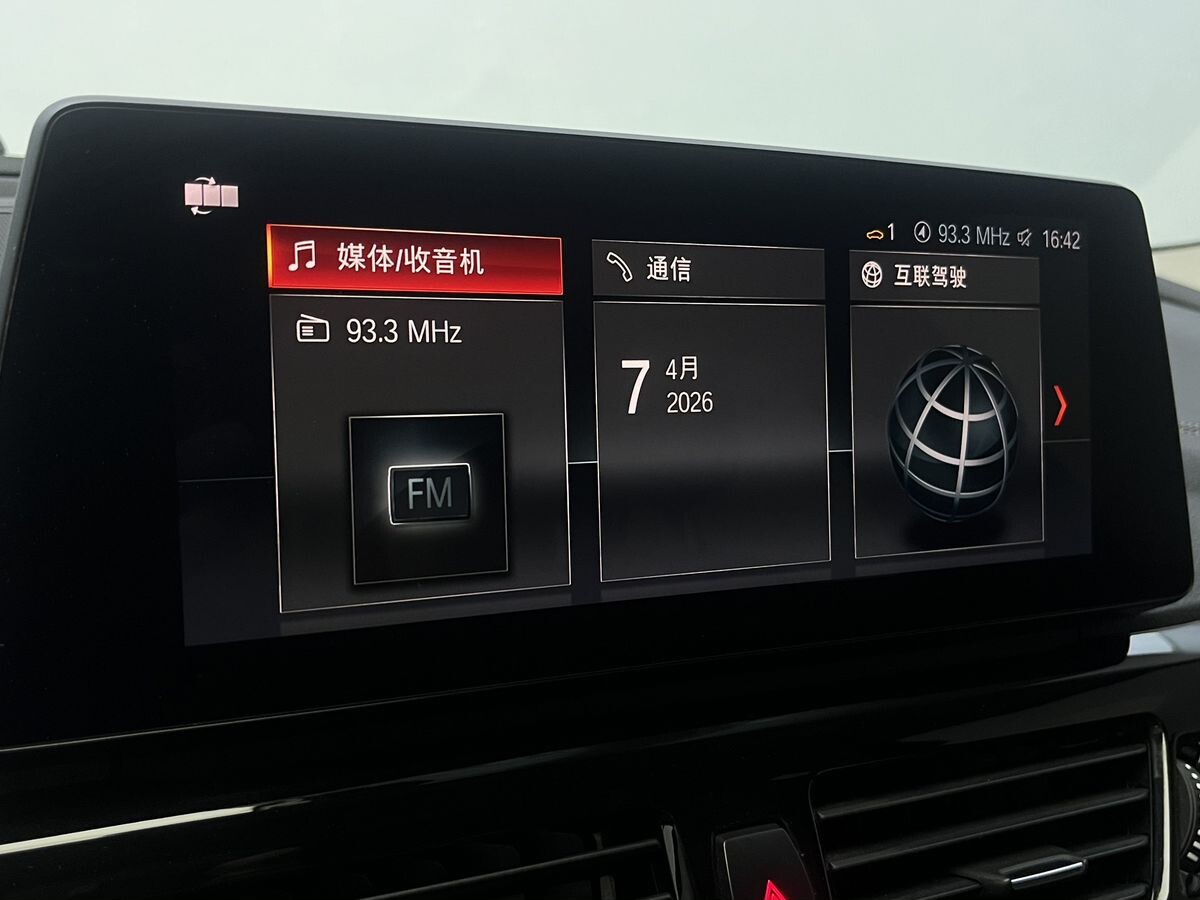 BMW 1-Series 2022 - фото автомобиля