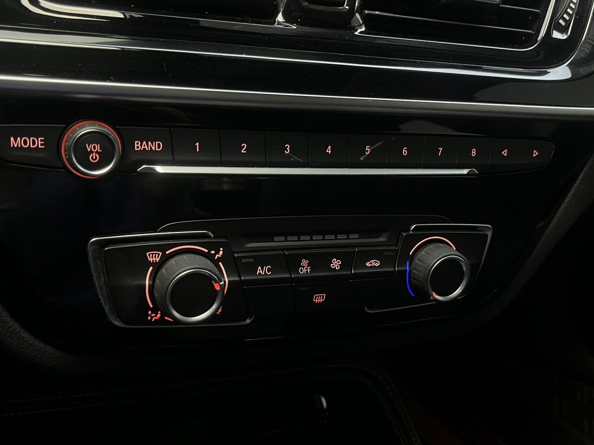 BMW 1-Series 2022 - фото автомобиля