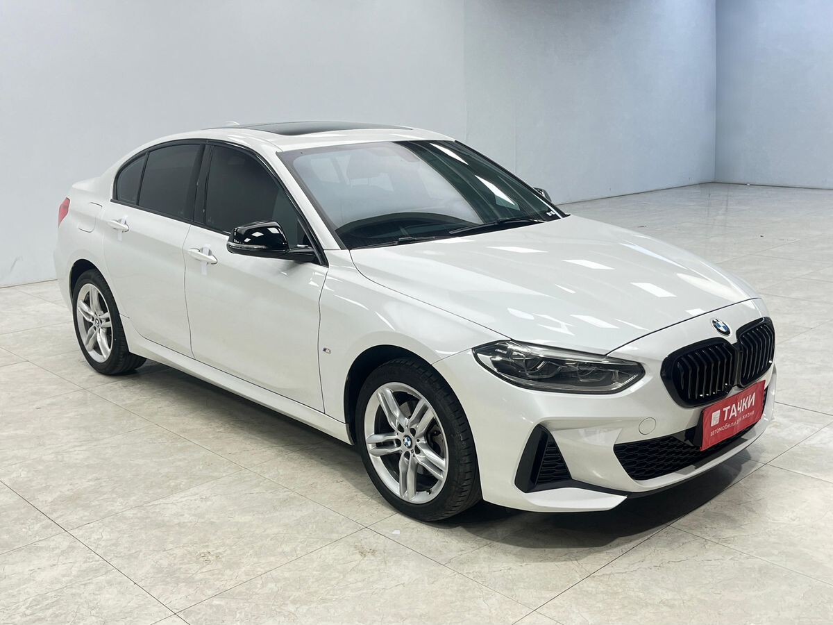 BMW 1-Series 2022 - фото автомобиля