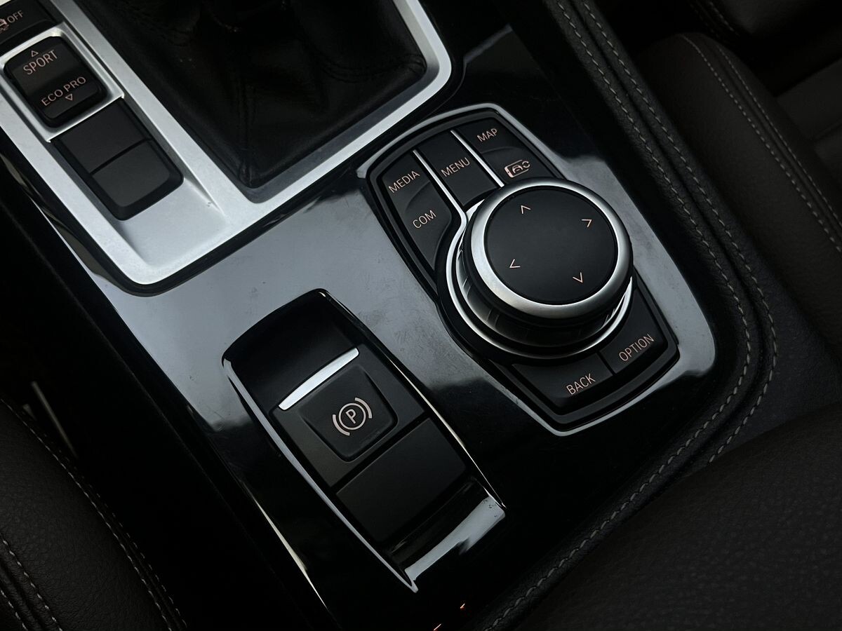 BMW 1-Series 2022 - фото автомобиля