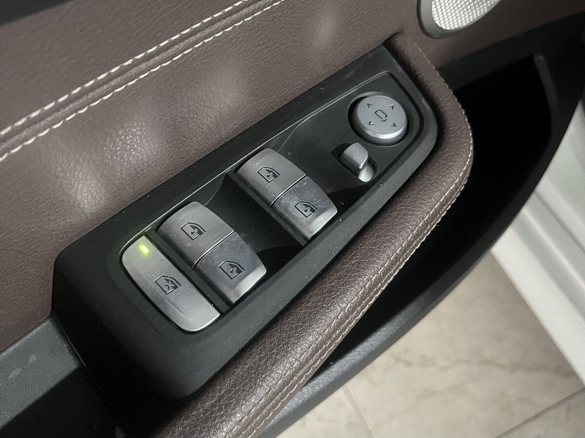 BMW 1-Series 2022 - фото автомобиля