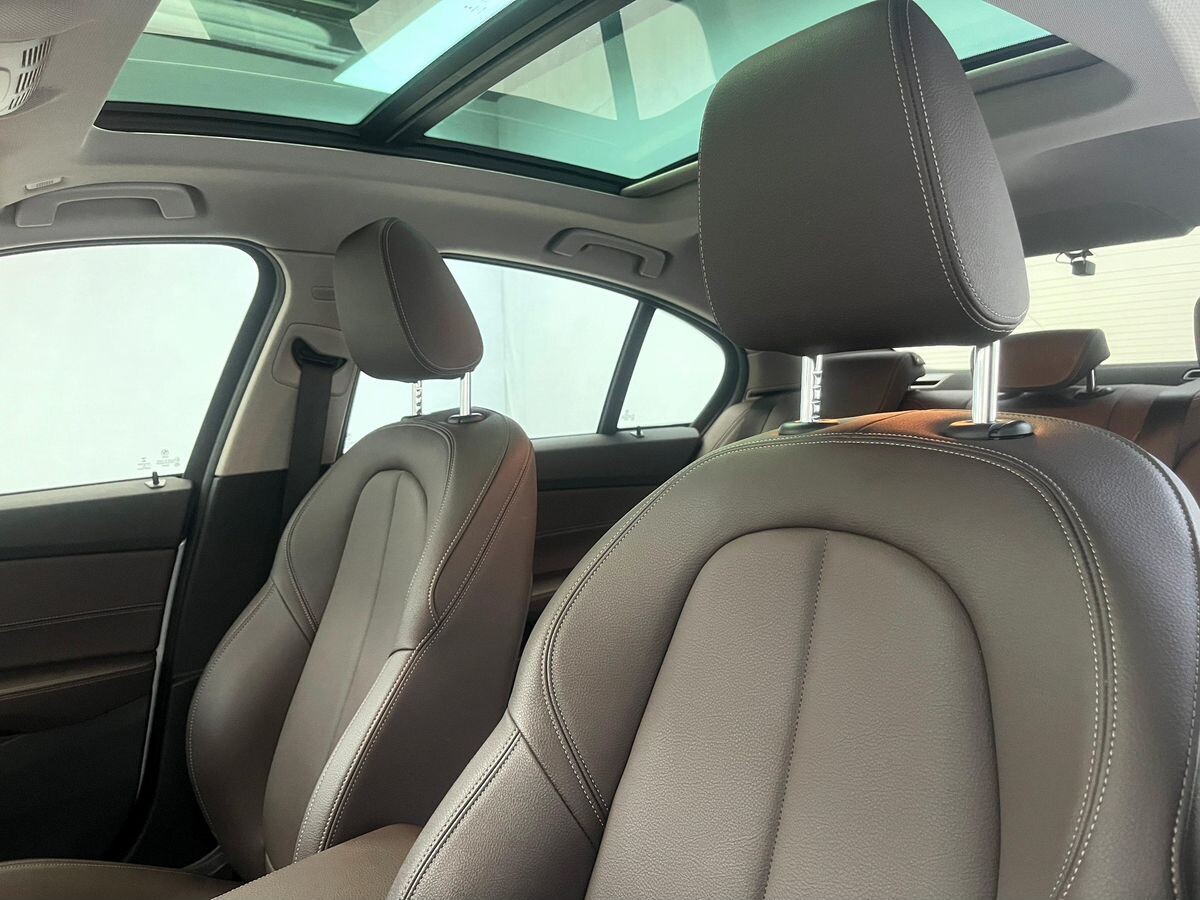 BMW 1-Series 2022 - фото автомобиля