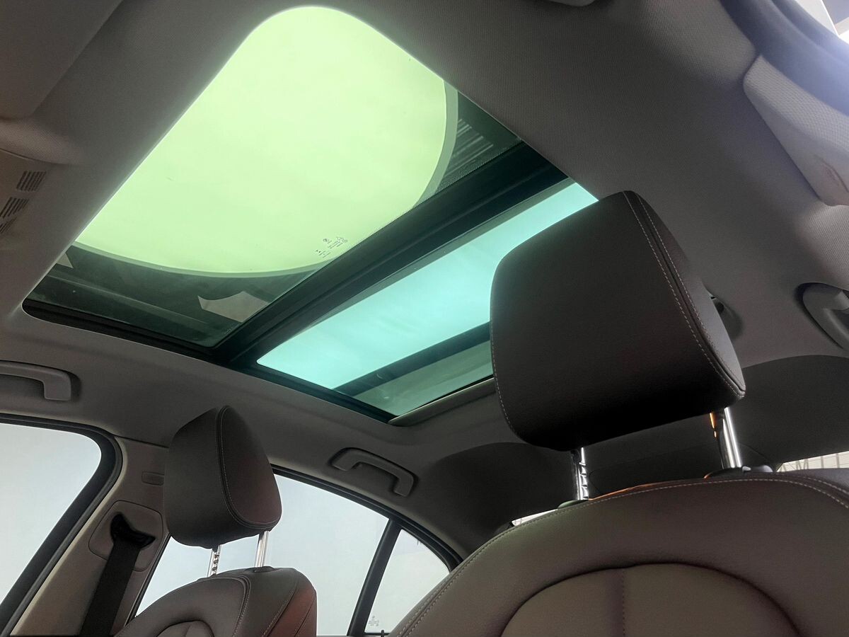 BMW 1-Series 2022 - фото автомобиля