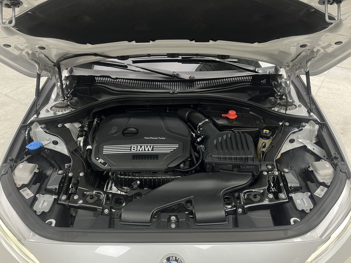 BMW 1-Series 2022 - фото автомобиля