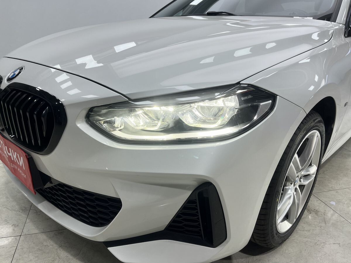 BMW 1-Series 2022 - фото автомобиля