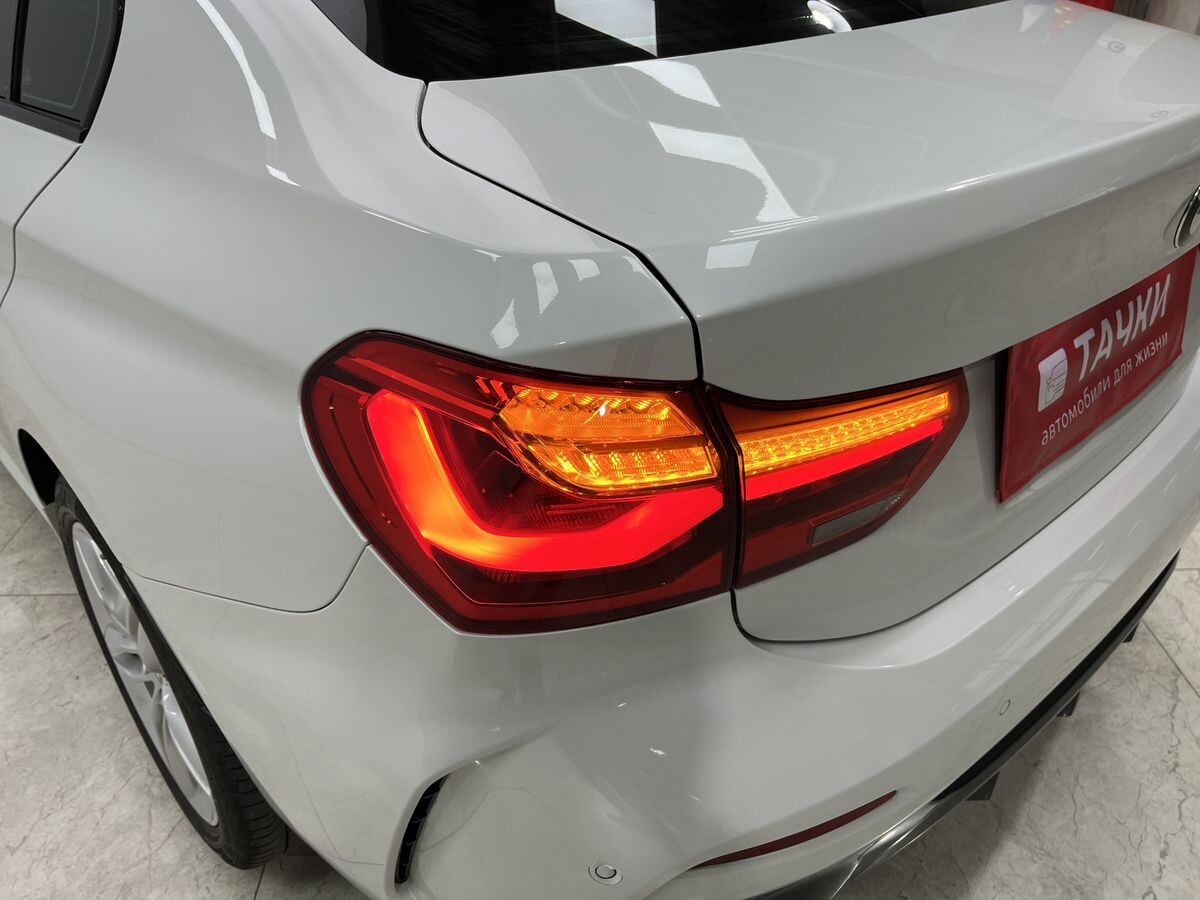 BMW 1-Series 2022 - фото автомобиля