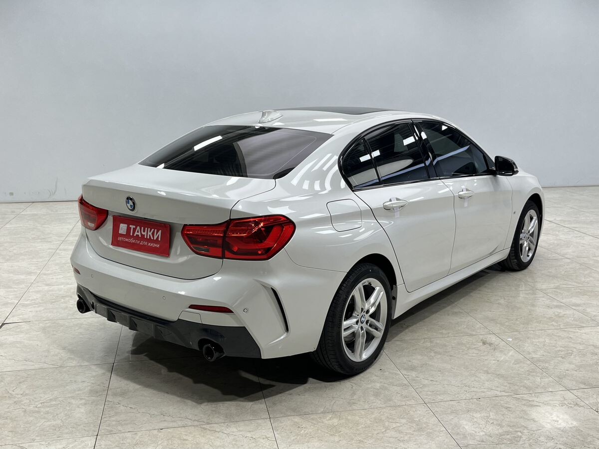 BMW 1-Series 2022 - фото автомобиля