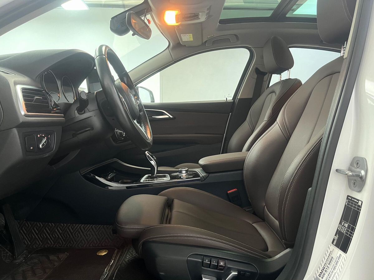 BMW 1-Series 2022 - фото автомобиля