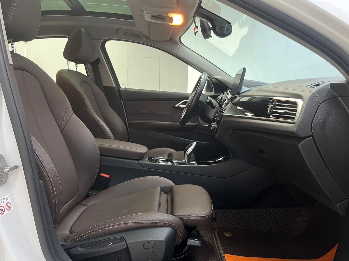 BMW 1-Series 2022 - фото автомобиля