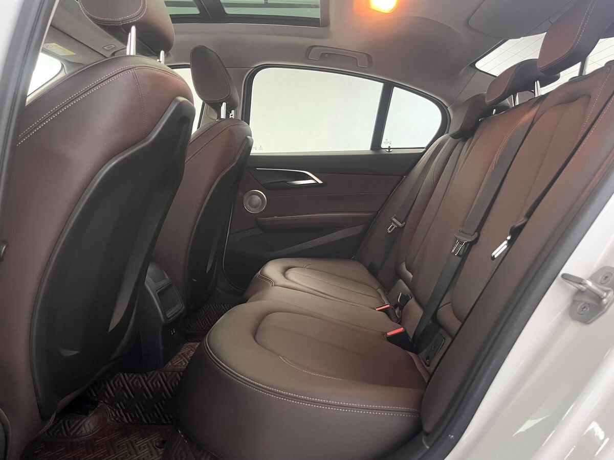 BMW 1-Series 2022 - фото автомобиля