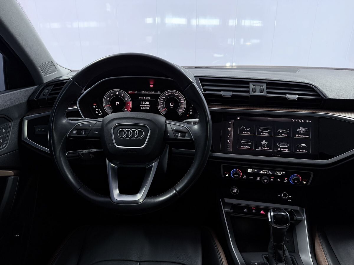 Audi Q3 2021 - фото автомобиля