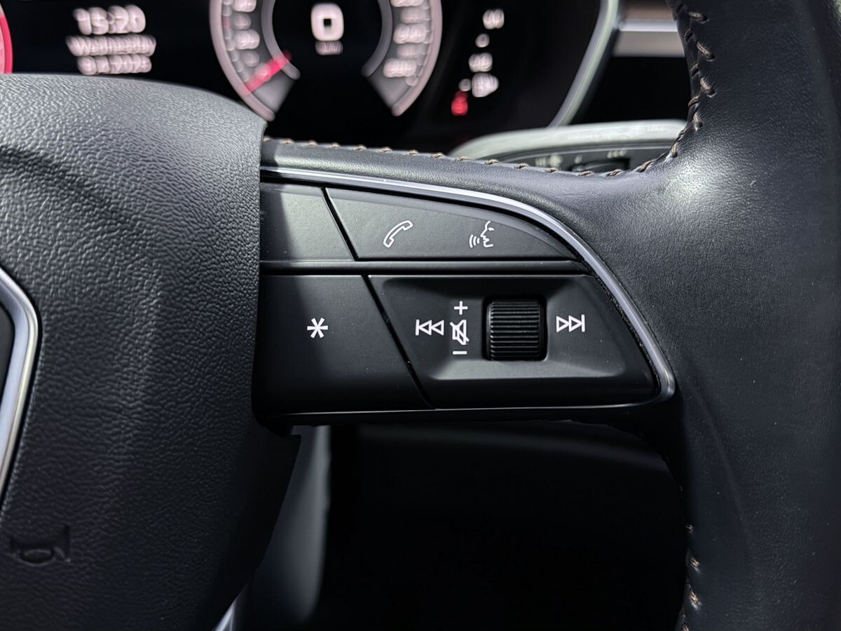 Audi Q3 2021 - фото автомобиля