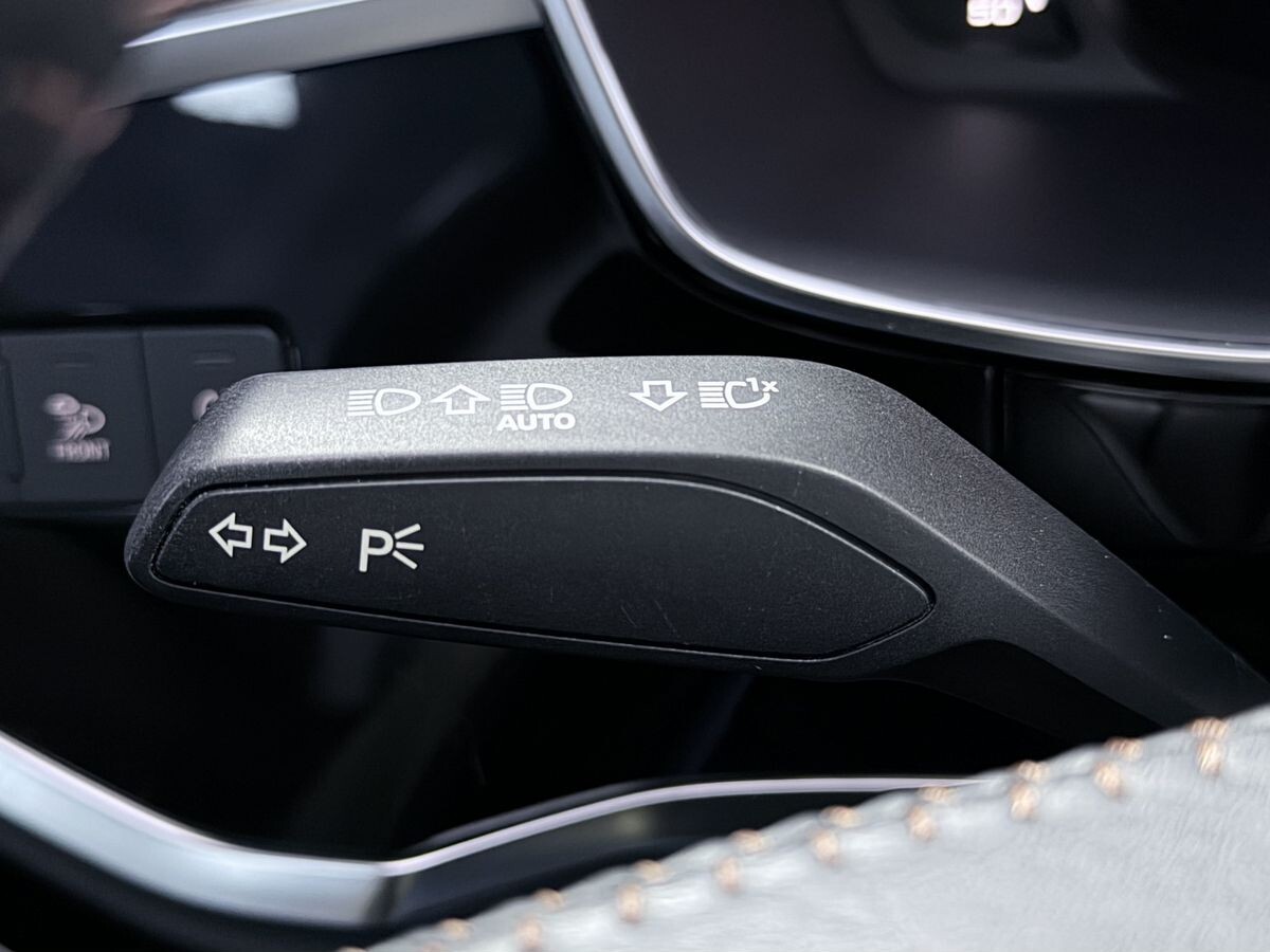 Audi Q3 2021 - фото автомобиля