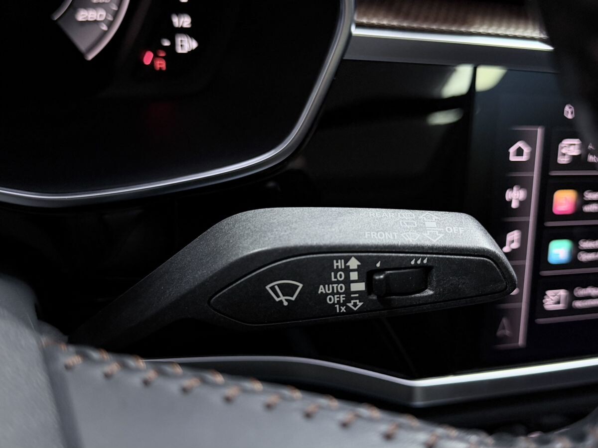 Audi Q3 2021 - фото автомобиля