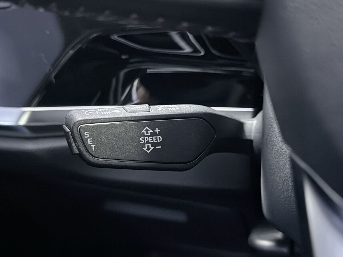 Audi Q3 2021 - фото автомобиля