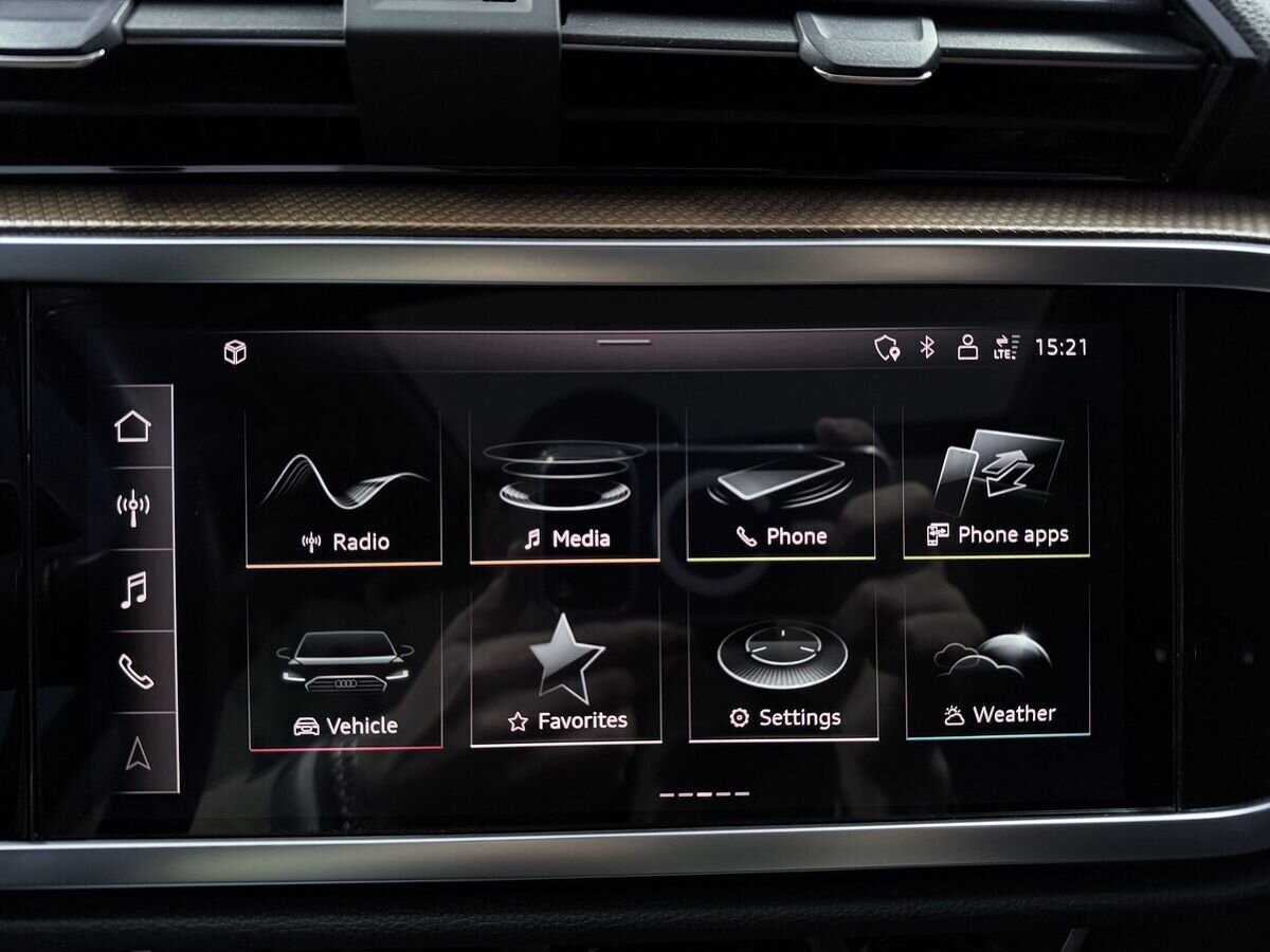 Audi Q3 2021 - фото автомобиля