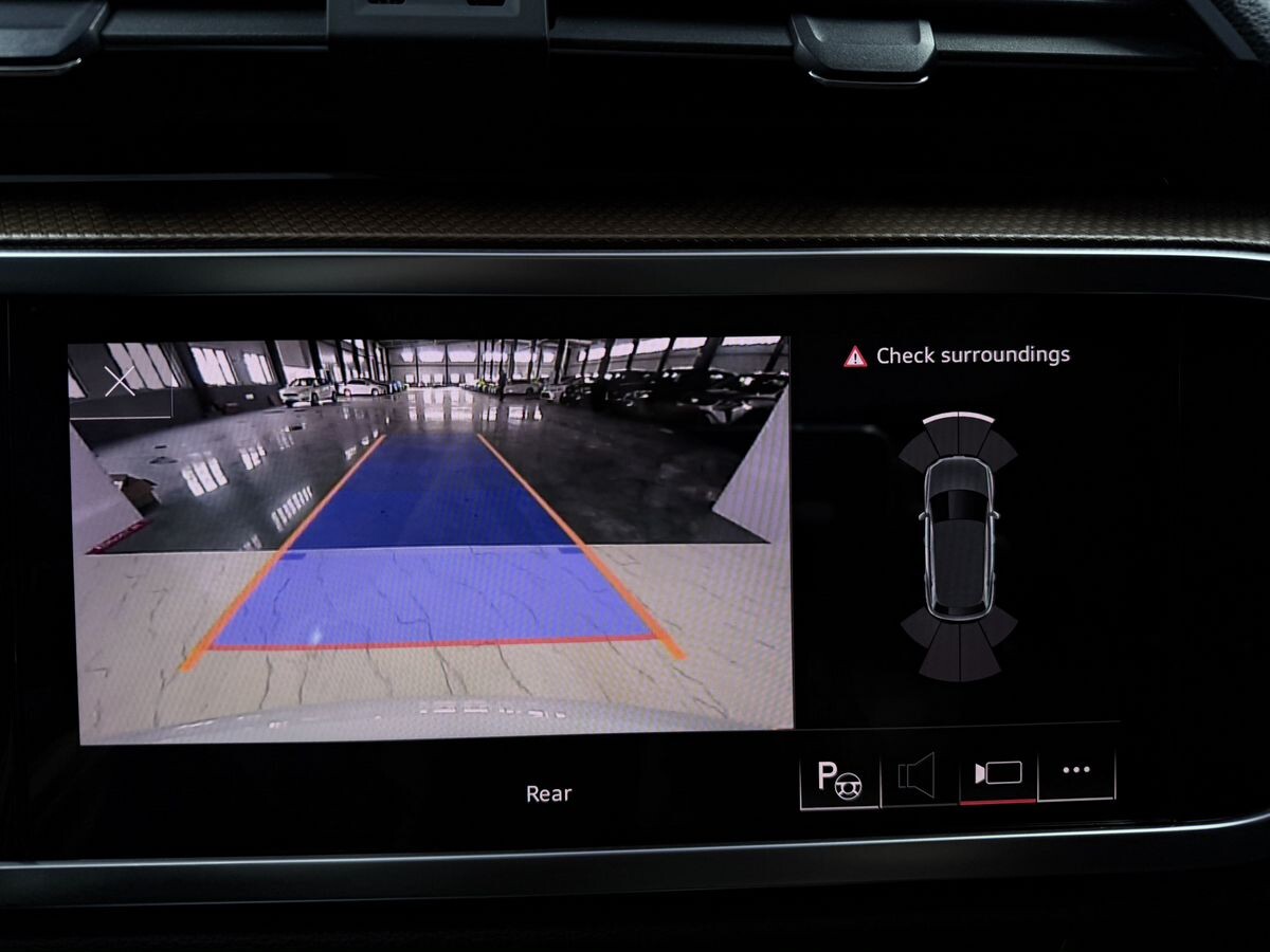 Audi Q3 2021 - фото автомобиля