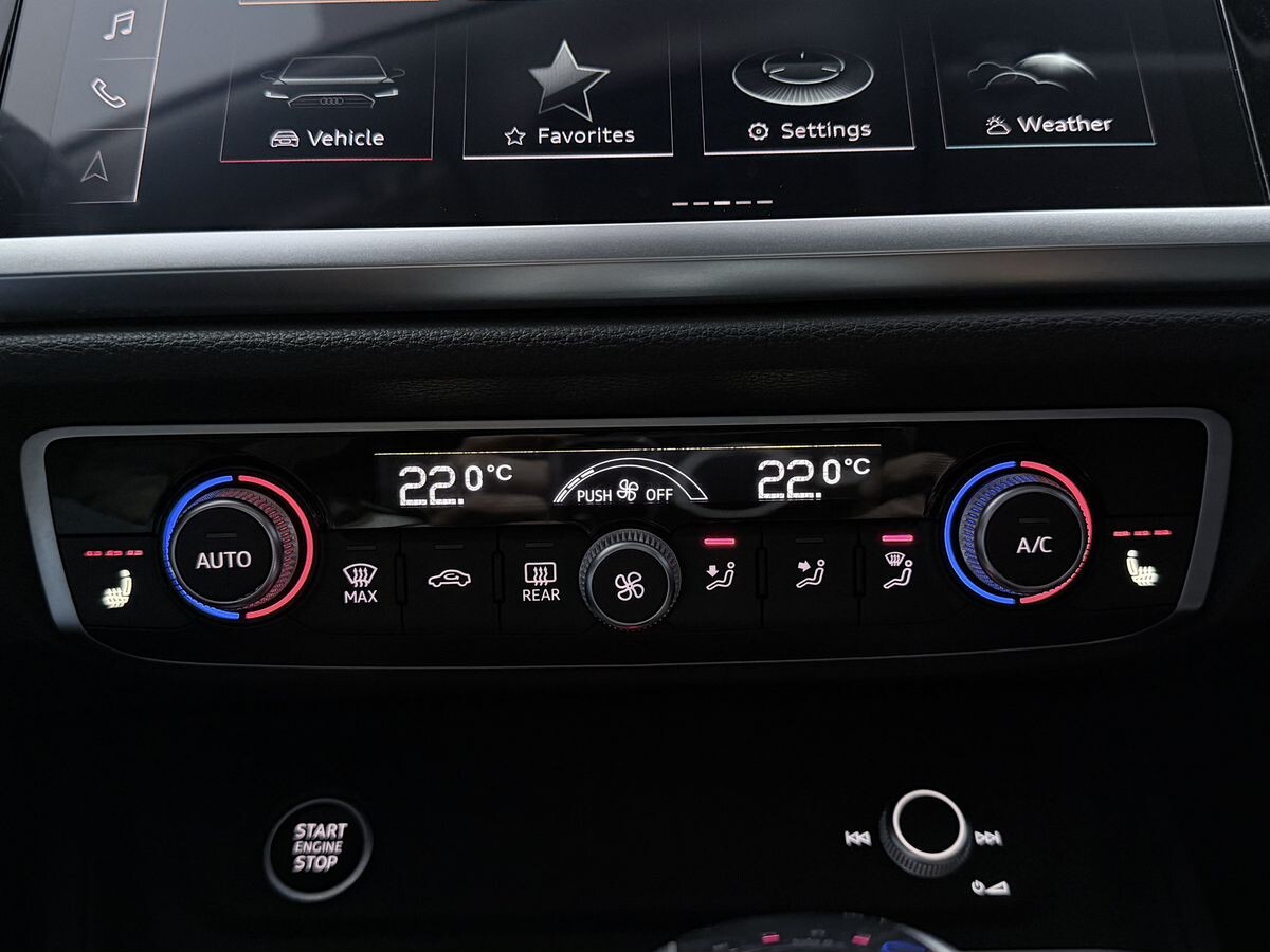 Audi Q3 2021 - фото автомобиля