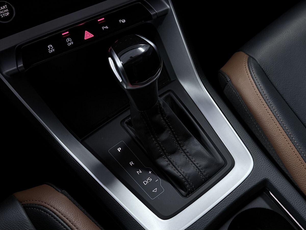 Audi Q3 2021 - фото автомобиля