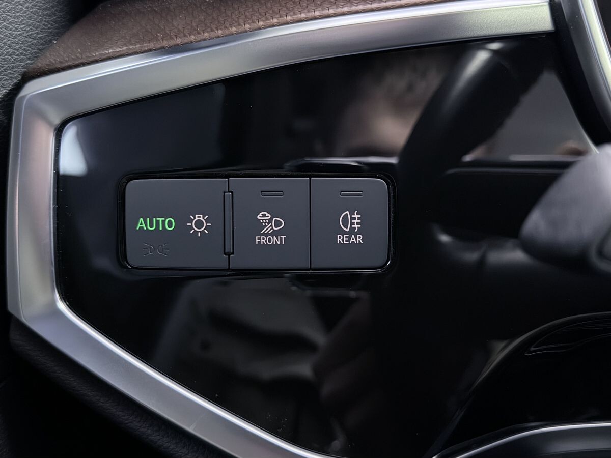 Audi Q3 2021 - фото автомобиля