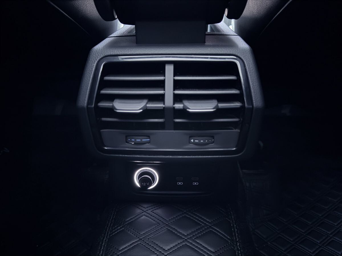 Audi Q3 2021 - фото автомобиля