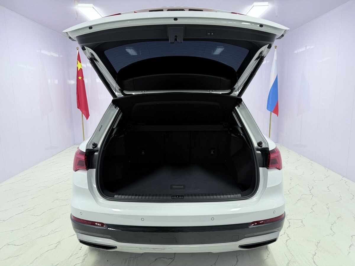 Audi Q3 2021 - фото автомобиля