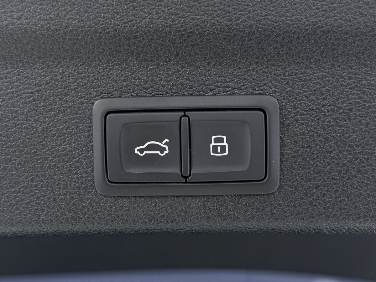 Audi Q3 2021 - фото автомобиля