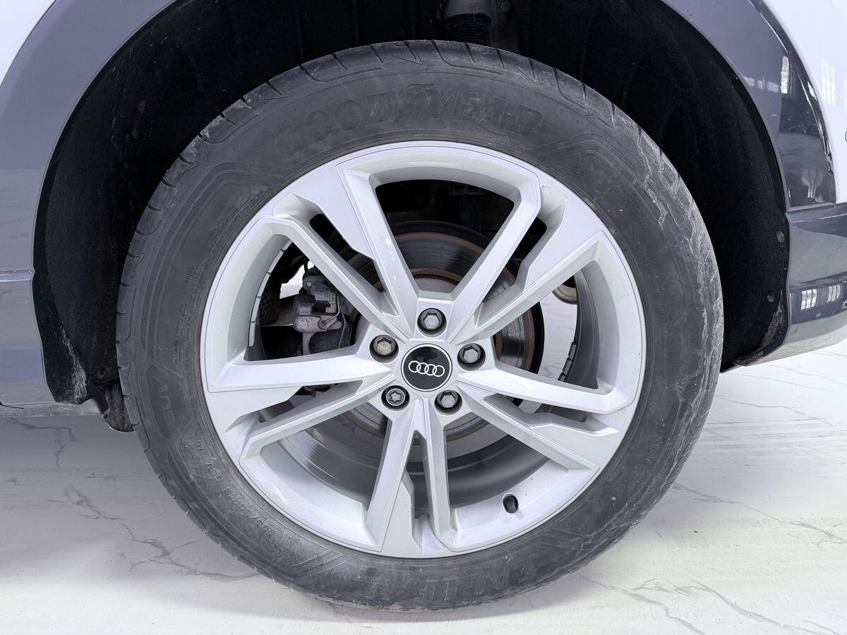 Audi Q3 2021 - фото автомобиля